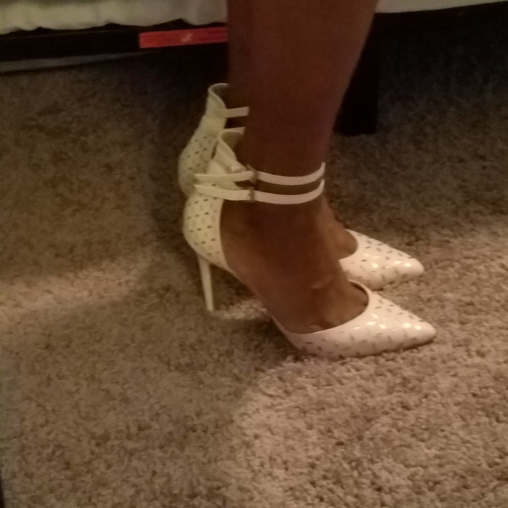 Heels - Picture 4 of 4